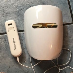 Neutrogena light therapy acne solution mask